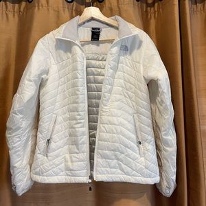 White women north face jacket size small.